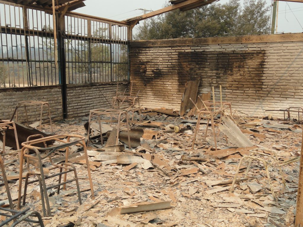 VIDEO| Los restos de la escuela Manuel Egaña en la incendiada comuna de San Javier