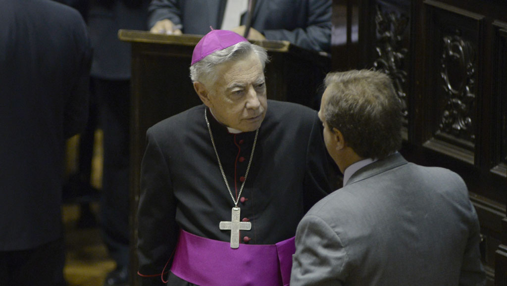 Polémica por Arzobispo que dijo que «la pedofilia y los femicidios son culpa del divorcio»