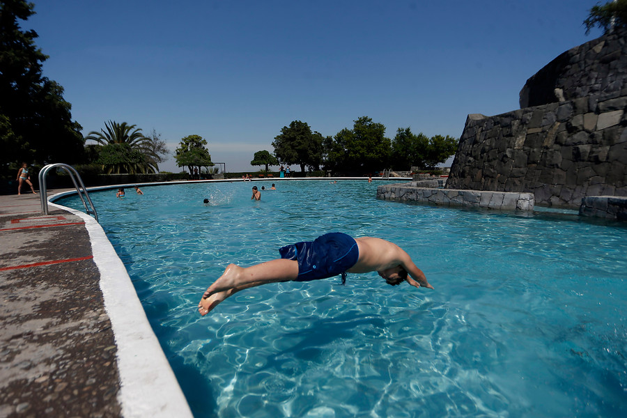 Condominio en Quilpué impide uso de la piscina a joven con síndrome de Down