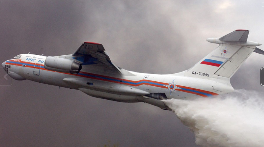 SuperTanker «soviético»: Vladimir Putin ofrece poderoso avión que descarga 42 toneladas de agua