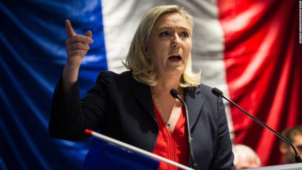 Polémica por candidata francesa Marine Le Pen en El Líbano: Se negó a usar velo delante de un líder musulmán