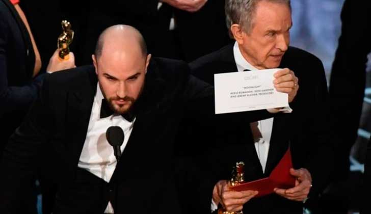 Polémico error en los Oscar: Se equivocaron en entrega de Premio a la Mejor Película
