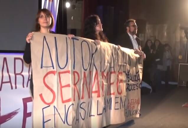 VIDEO| Trabajadoras del Sernam funaron a la vocera de gobierno por prácticas antisindicales en acto del 8 de marzo