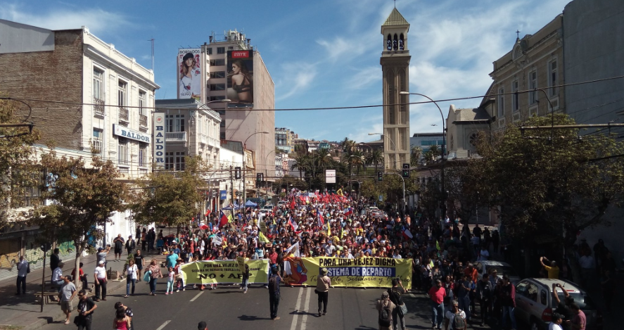 FOTOS| Desde Arica a Punta Arenas: Más de 60 ciudades de todo el país marchan en contra de las AFP