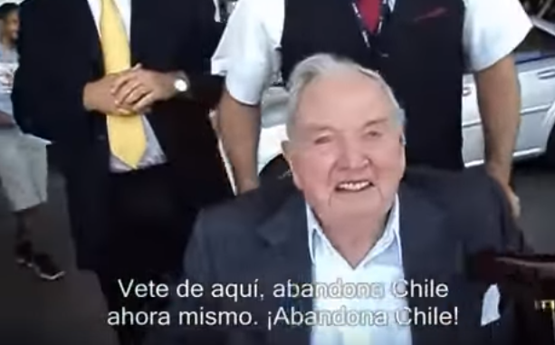 VIDEO| «¡No te queremos acá!»: El día en que un chileno funó al fallecido magnate David Rockefeller