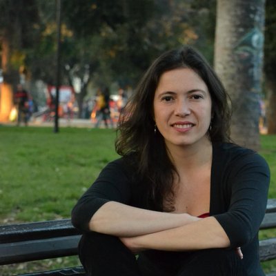 Javiera Olivares, autora de «Guerrilla»: «Uno se pregunta si hoy habría jóvenes dispuestos a dar la  vida por lo que creen»