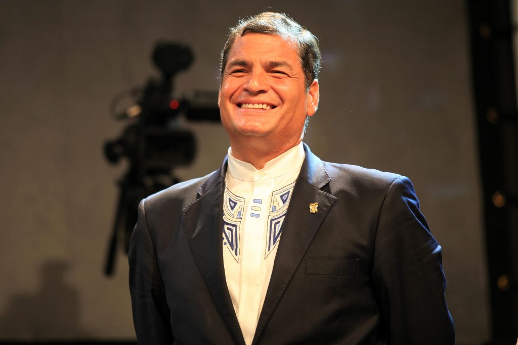 Justicia de Ecuador dicta prisión preventiva de ex presidente Rafael Correa y pide su extradición