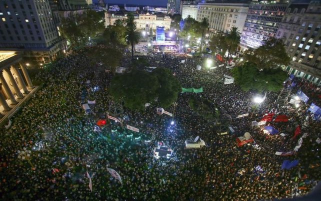 Masiva marcha contra el 2×1 repletó las calles argentinas: «Ningún genocida suelto»