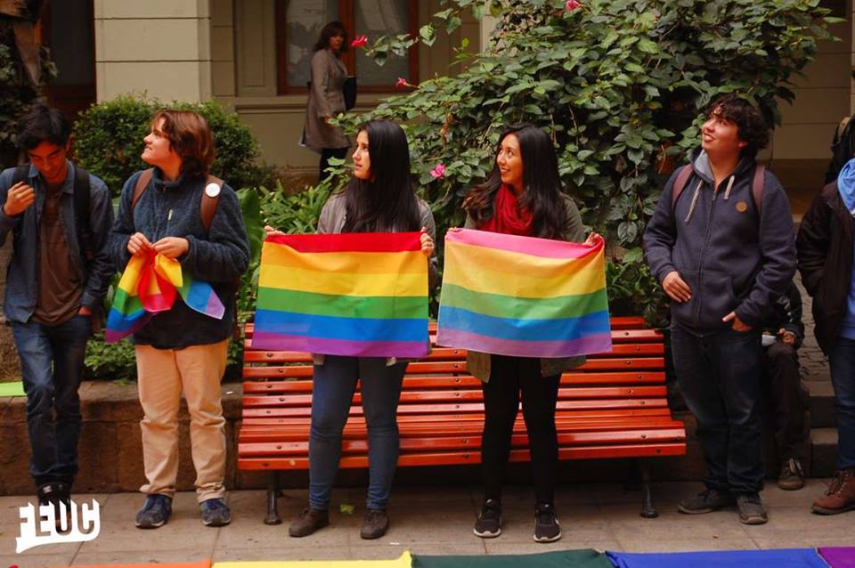 FOTOS| Estudiantes de la UC se manifestaron tras rechazo a Feria de Iniciativas de Género y Diversidad Sexual