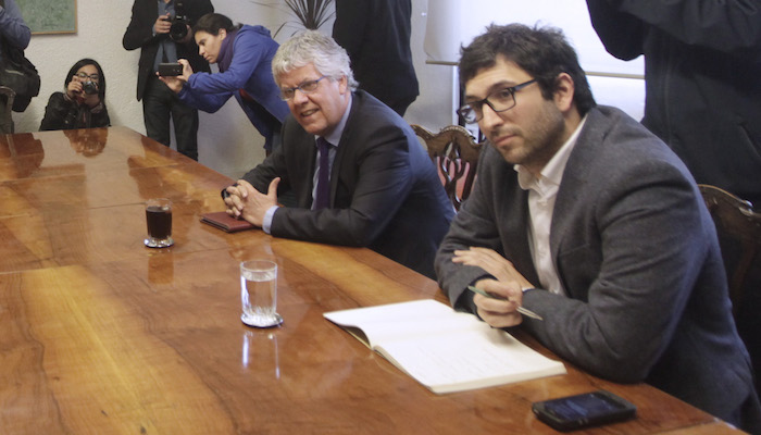 Movimiento Deuda Educativa llama a no votar por Miguel Crispi (RD) en las parlamentarias
