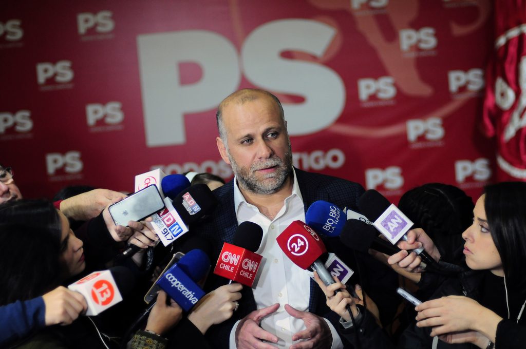 UDI pide renuncia de Álvaro Elizalde tras la revelación de las inversiones del PS