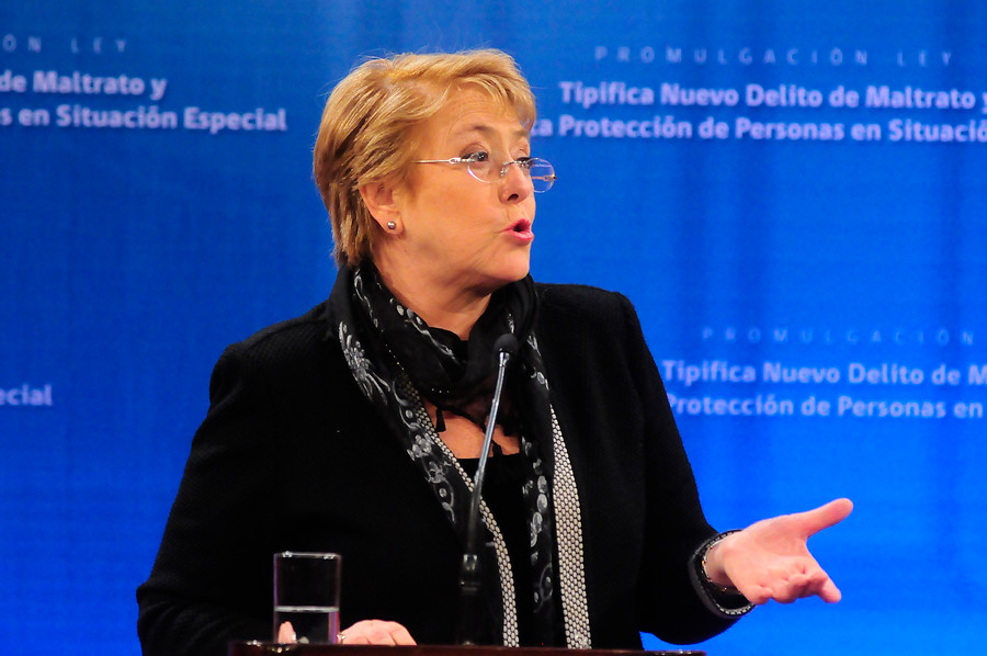 Bachelet asegura que sus reformas han ido terminando «con los vestigios del sistema neoliberal»