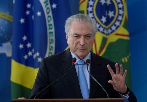 Oposición brasileña busca adelantar elecciones para salir de crisis por denuncias contra Temer