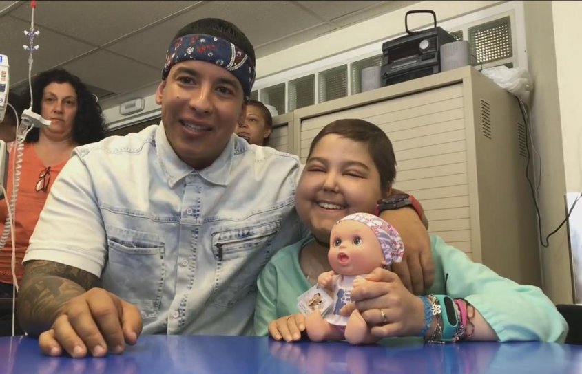 Daddy Yankee cantó «Despacito» con una niña enferma de cáncer