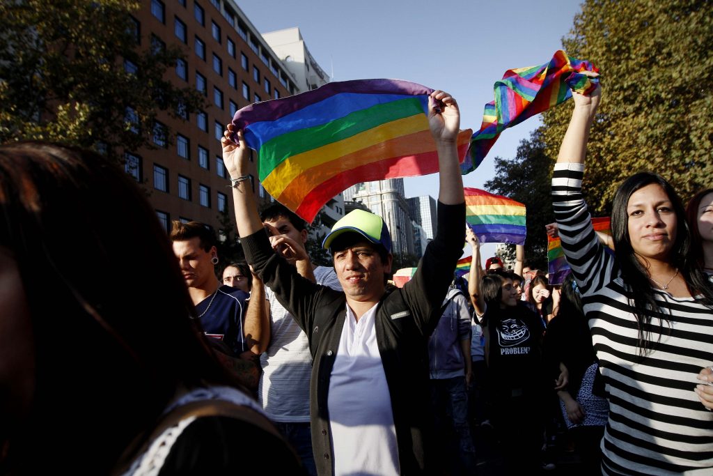 Día del orgullo LGTBI: Movilh anuncia que instalará «cápsula del tiempo por la igualdad» en el Cerro Santa Lucia