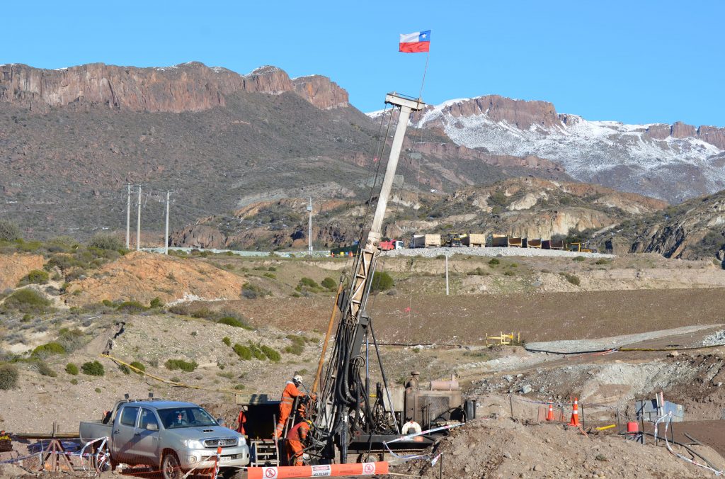 Trabajadores de mina Cerro Bayo en alerta por posible suspensión de búsqueda y despidos masivos