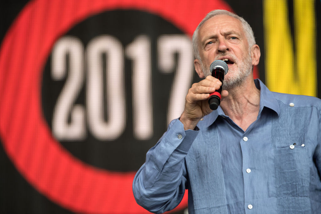 Jeremy Corbyn desató la locura con discurso en Glastonbury: «Comprendamos que otro mundo es posible»