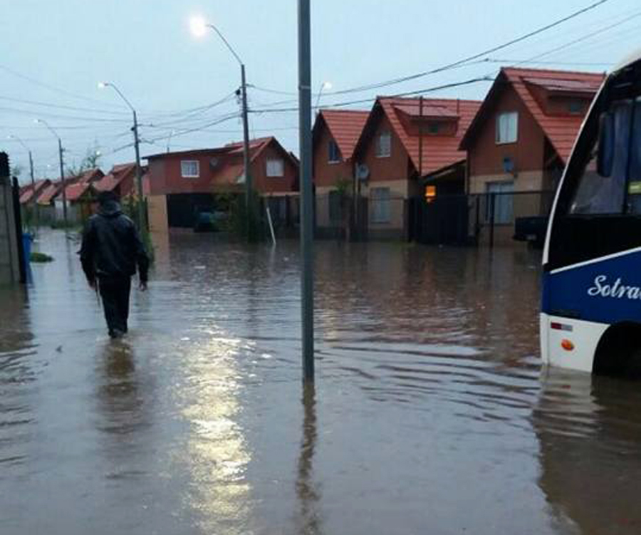 Inundaciones y desbordes de canales provoca alerta en vecinos de la Región del Maule