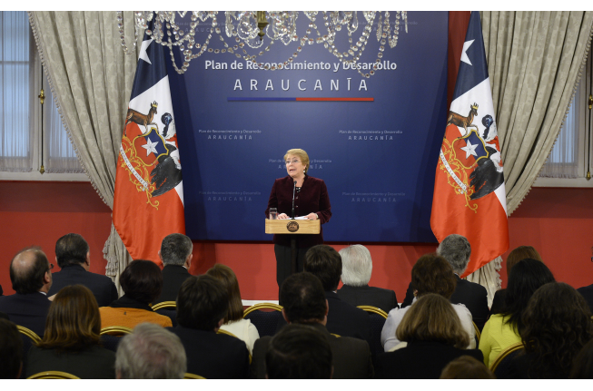 Acusan a Bachelet de pedir perdón al pueblo mapuche justo en medio de un contexto electoral