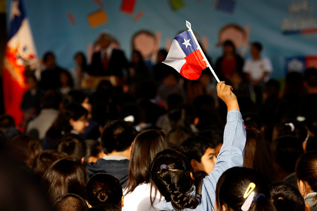 Raza y clase: Estudio revela que en Chile se asocia color de piel a tipo de colegio