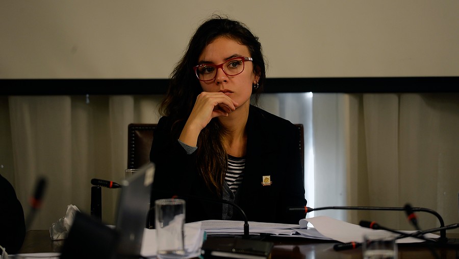 Camila Vallejo responde ante las críticas y explica por qué votó abstención en el informe del Sename contra Javiera Blanco
