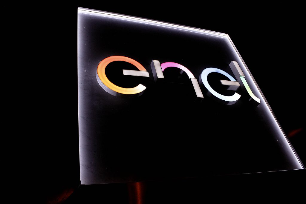 Director de Enel se quejó en Twitter de no recibir el diario mientras 300 mil clientes estaban sin luz