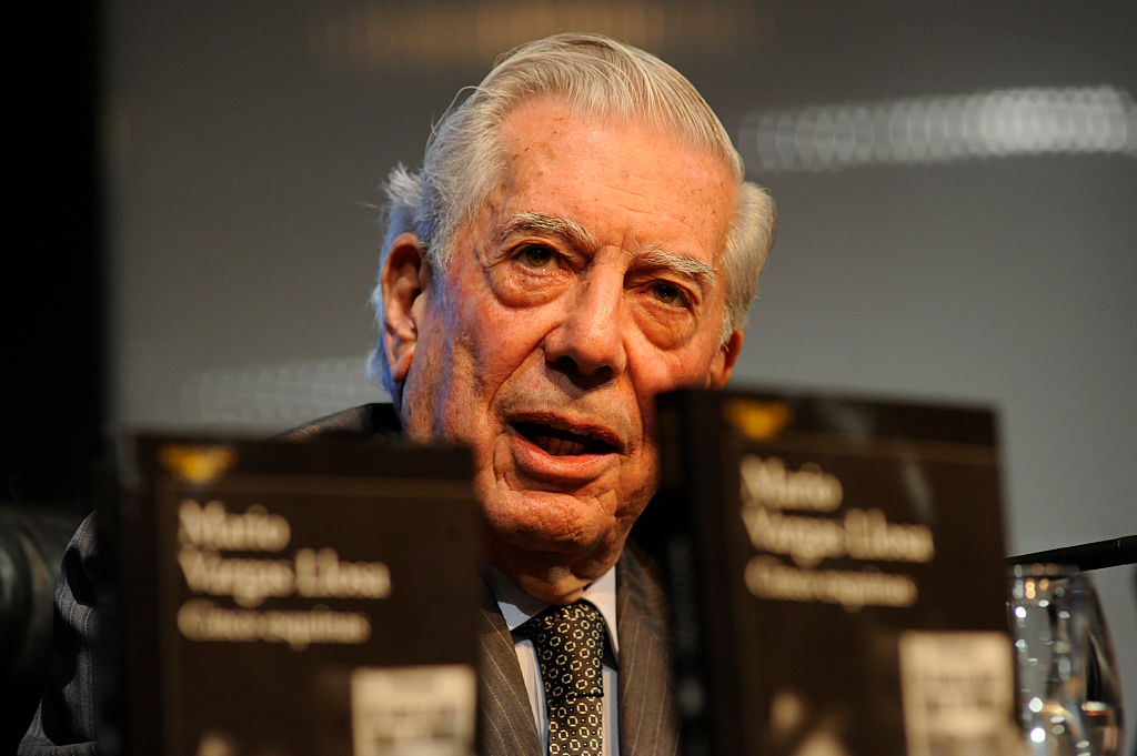 REDES| «¿A quién se le pudo haber ocurrido que era una buena idea sentar a un zopenco como Axel Kaiser con Vargas Llosa?»