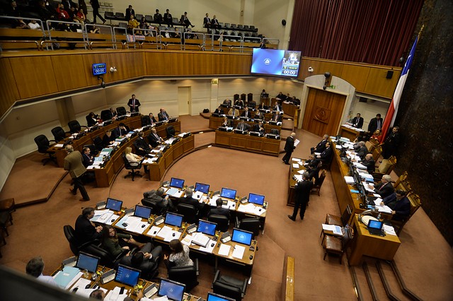 Parlamentarios rindieron gastos en alcohol y alojamientos de hasta 1 millón de pesos