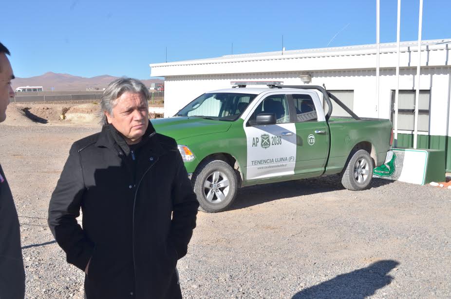 Senador Navarro viaja a Bolivia a constatar situación de carabineros detenidos
