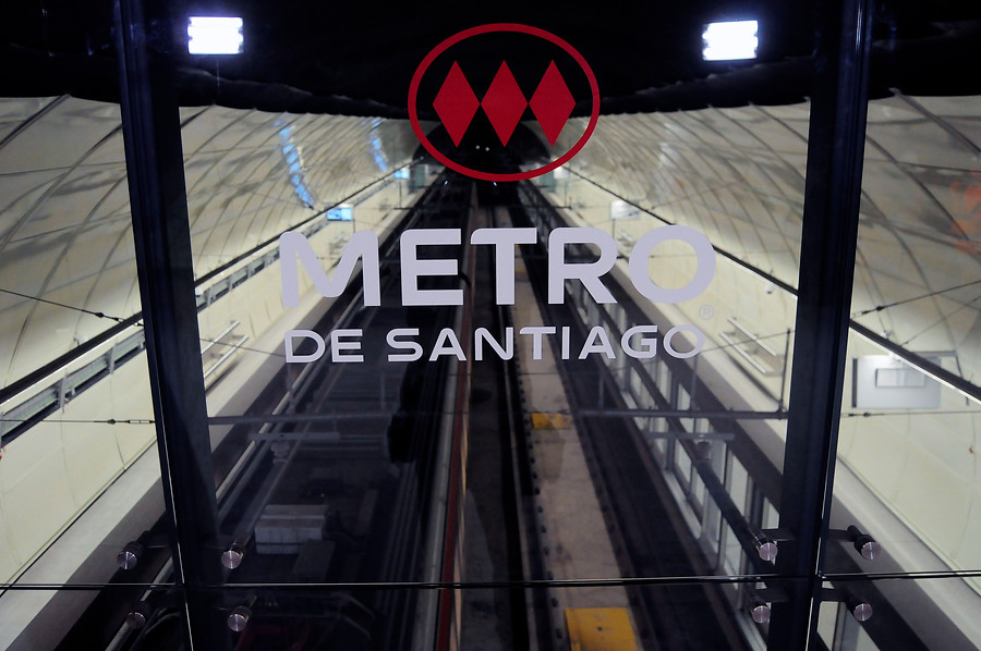Metro de Santiago dejará de vender boletos desde este martes para priorizar uso de tarjeta Bip!