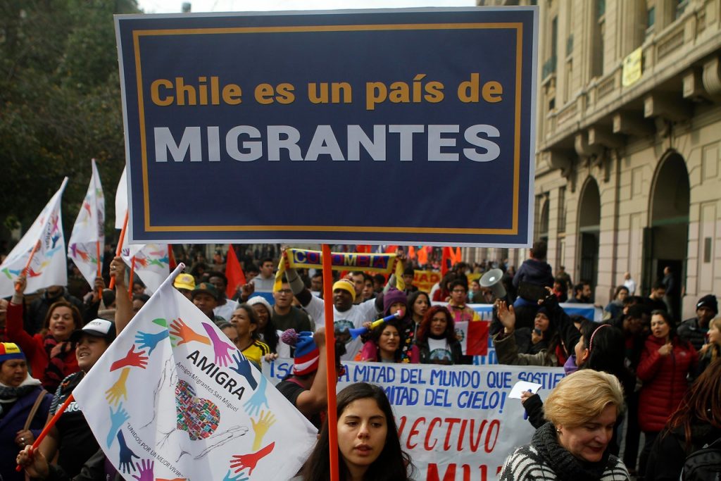 Ley de Migraciones: Acusan «instrumentalización electoral» del proyecto que enviará Bachelet al Congreso