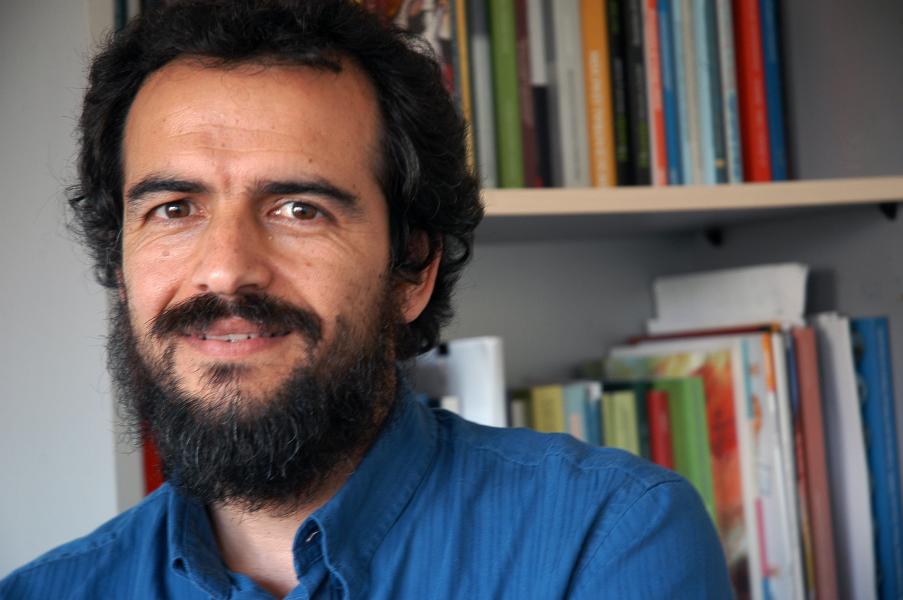 Académico U. de Chile: «Pareciera que es un premio mantener la municipalización y un castigo entrar al nuevo sistema»