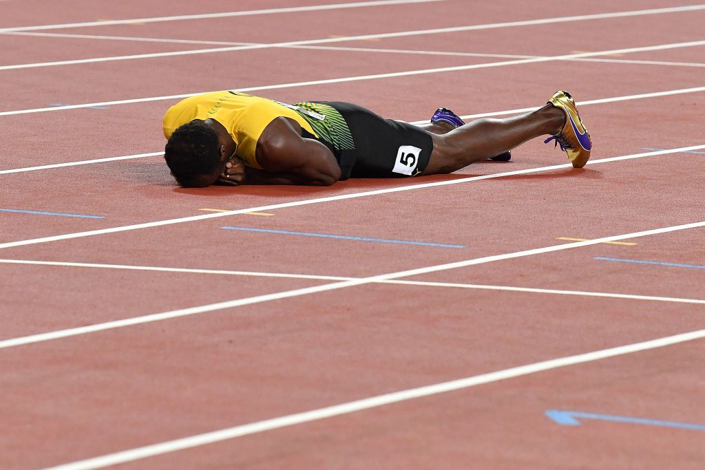VIDEO| Triste final para la leyenda: Usain Bolt cayó desplomado en la última carrera de su vida