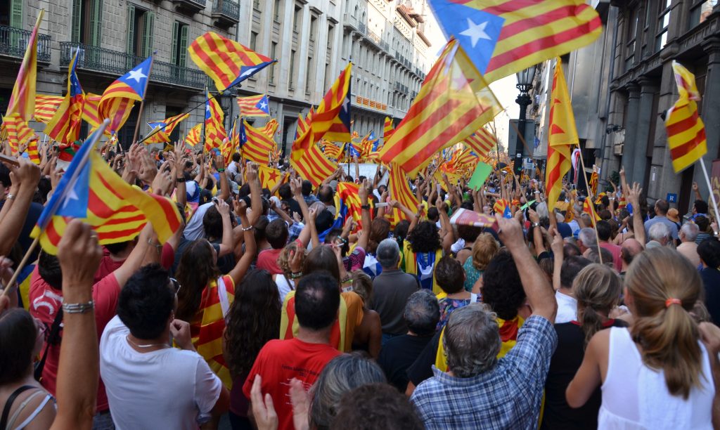 Marcha de campesinos, tomas de colegios y exhibición de urnas: Así se prepara Cataluña para el referéndum