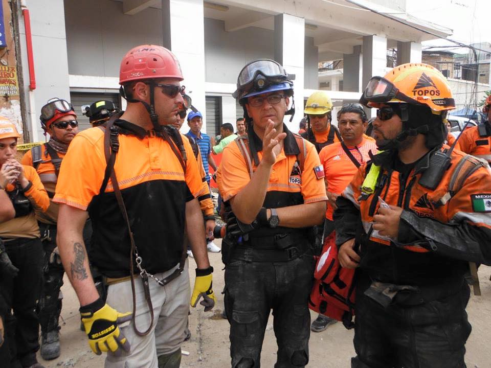 La historia de Los Topos, los rescatistas que viajarán a México para colaborar con las víctimas del terremoto
