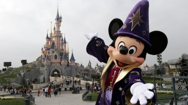 Disney prohibió a un niño disfrazarse de la princesa Elsa de «Frozen» argumentando que es una actividad «sólo para niñas»
