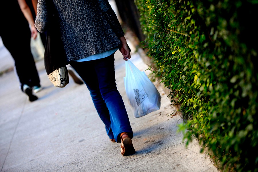 Chile busca convertirse en el primer país de América en prohibir las bolsas plásticas en zonas costeras