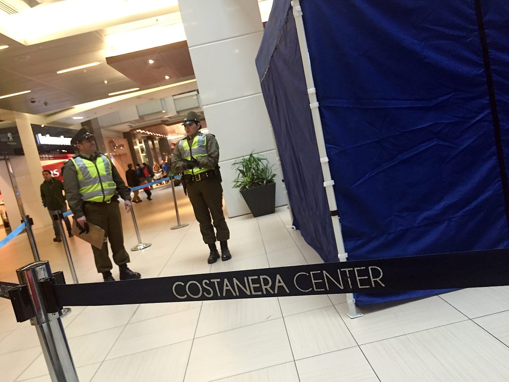 Un muerto por consumo de cianuro genera emergencia en mall Costanera Center