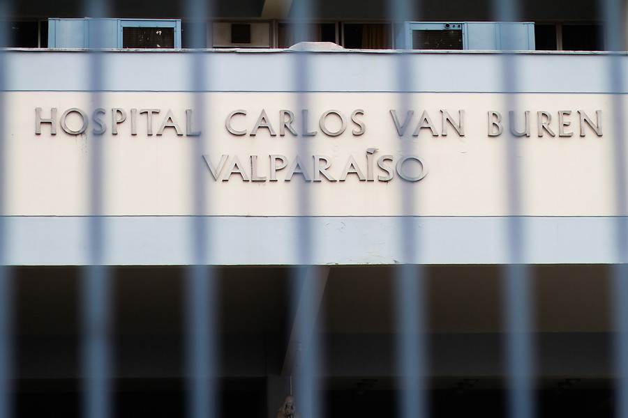 Por problemas con su visa: Hospital Carlos Van Buren negó atención por más de diez horas a ciudadano haitiano