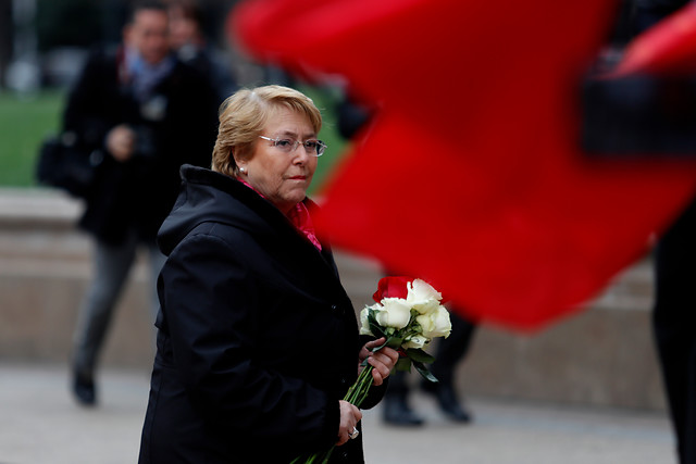 Bachelet anuncia el fin al secreto de la comisión Valech I en ceremonia en memoria de Salvador Allende en La Moneda