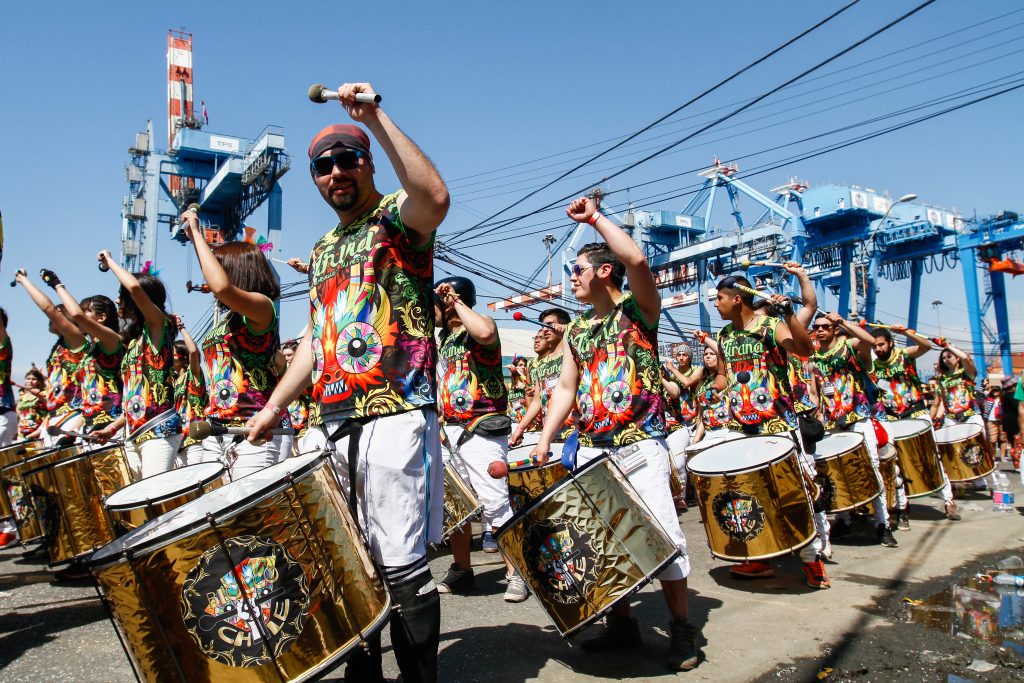 Municipalidad de Valparaíso realiza balance positivo tras primera noche de carnaval Mil Tambores