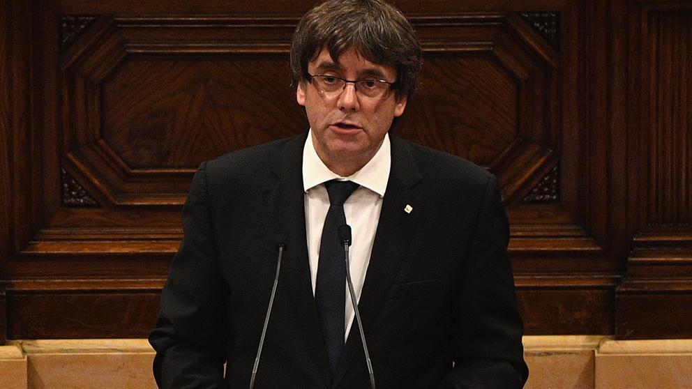 Puigdemont declara la independencia de Cataluña llamando al diálogo con Madrid