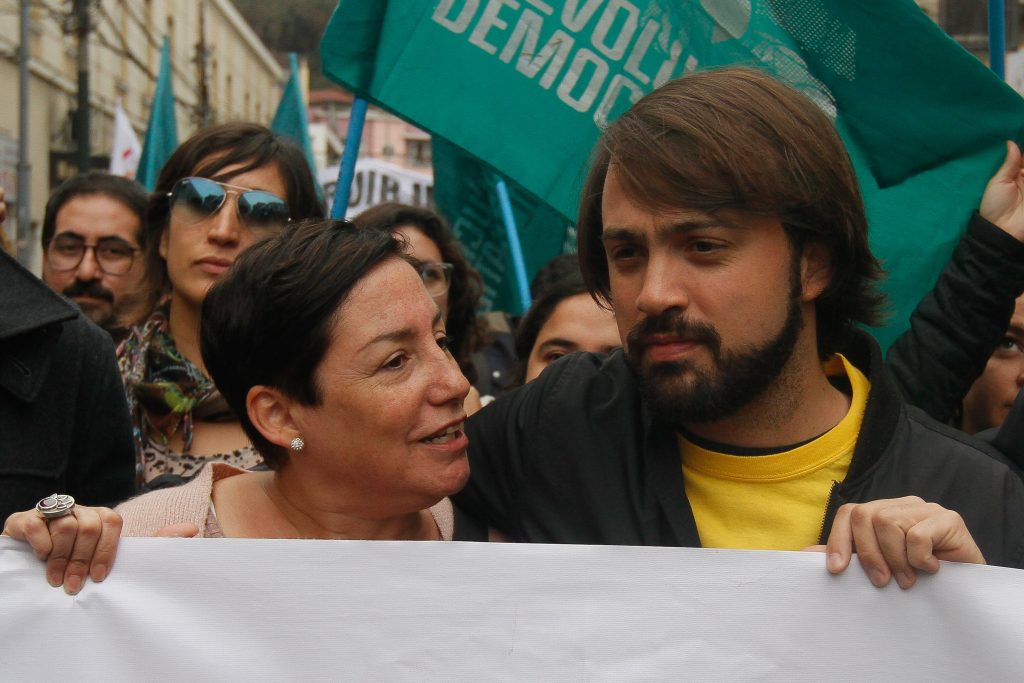 Encuesta revela que Sharp tiene un 65,2% de aprobación y Beatriz Sánchez un 35,5% de preferencias en Valparaíso