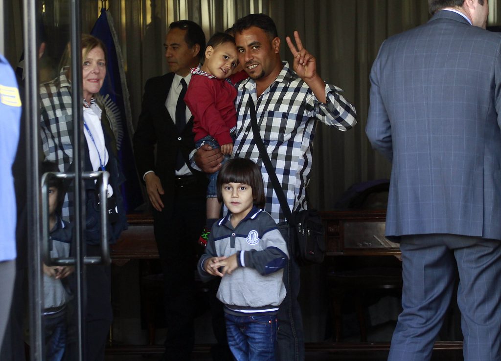 14 familias de refugiados sirios llegaron a Chile este jueves