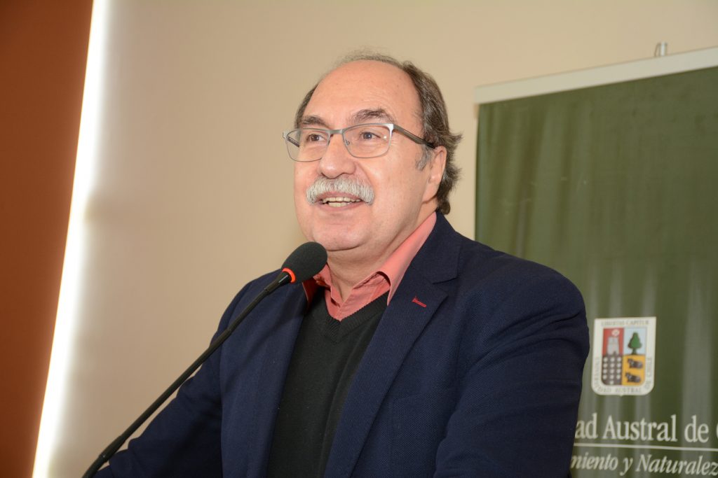 Julio Pinto, Premio Nacional de Historia: “Tal vez Baradit sí tenga algo que enseñarnos”