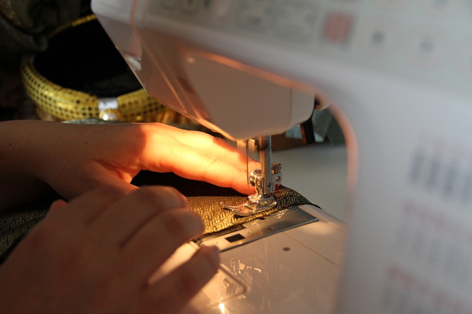 Fundación SOL y OIT revelan precariedad laboral de trabajadoras de textil en domicilio