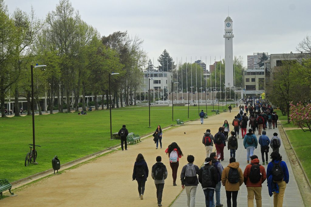 U. de Chile ofrece 500 cupos para estudiantes talentosos del sistema público que no alcancen puntaje PSU