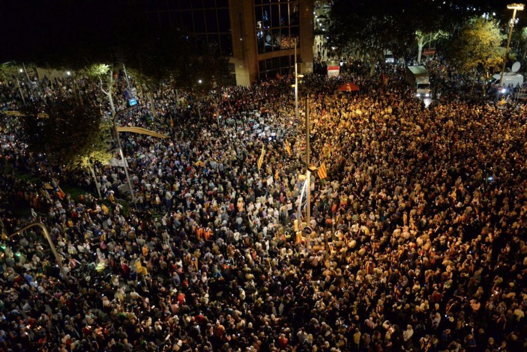 Movilizaciones en todo Cataluña para reclamar la libertad de los presos políticos por presunto delito de «sedición»