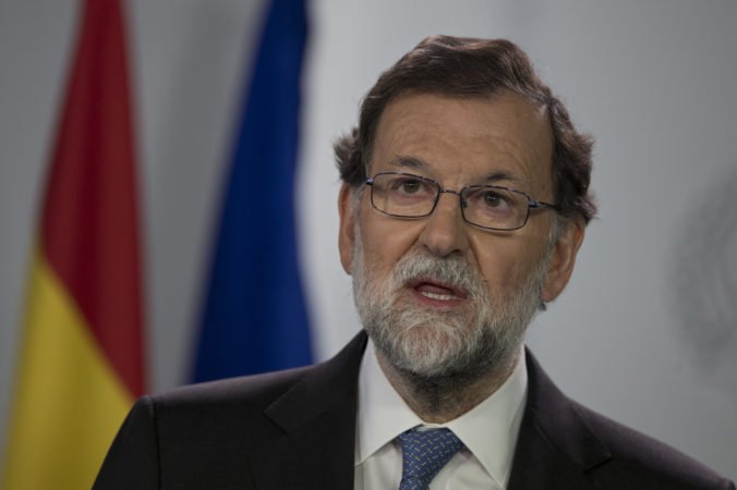 Rajoy destituye al gobierno catalán, disuelve el parlamento y convoca a elecciones en Cataluña