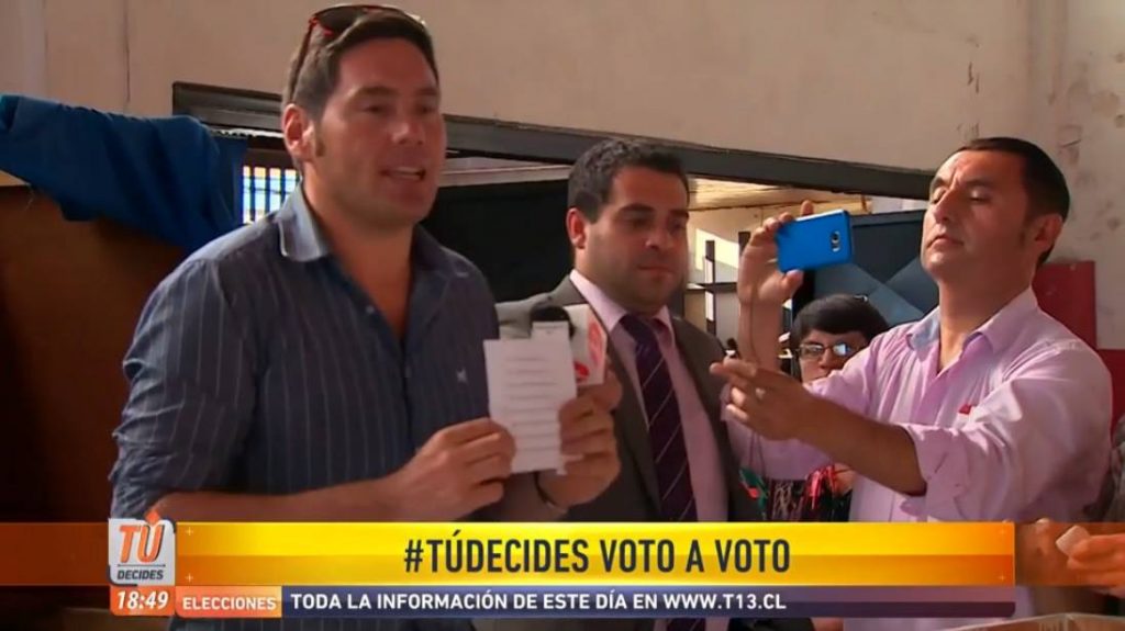 «Me gusta mucho el conteo de votos»: Pancho Saavedra ejerció como presidente de mesa en Curicó